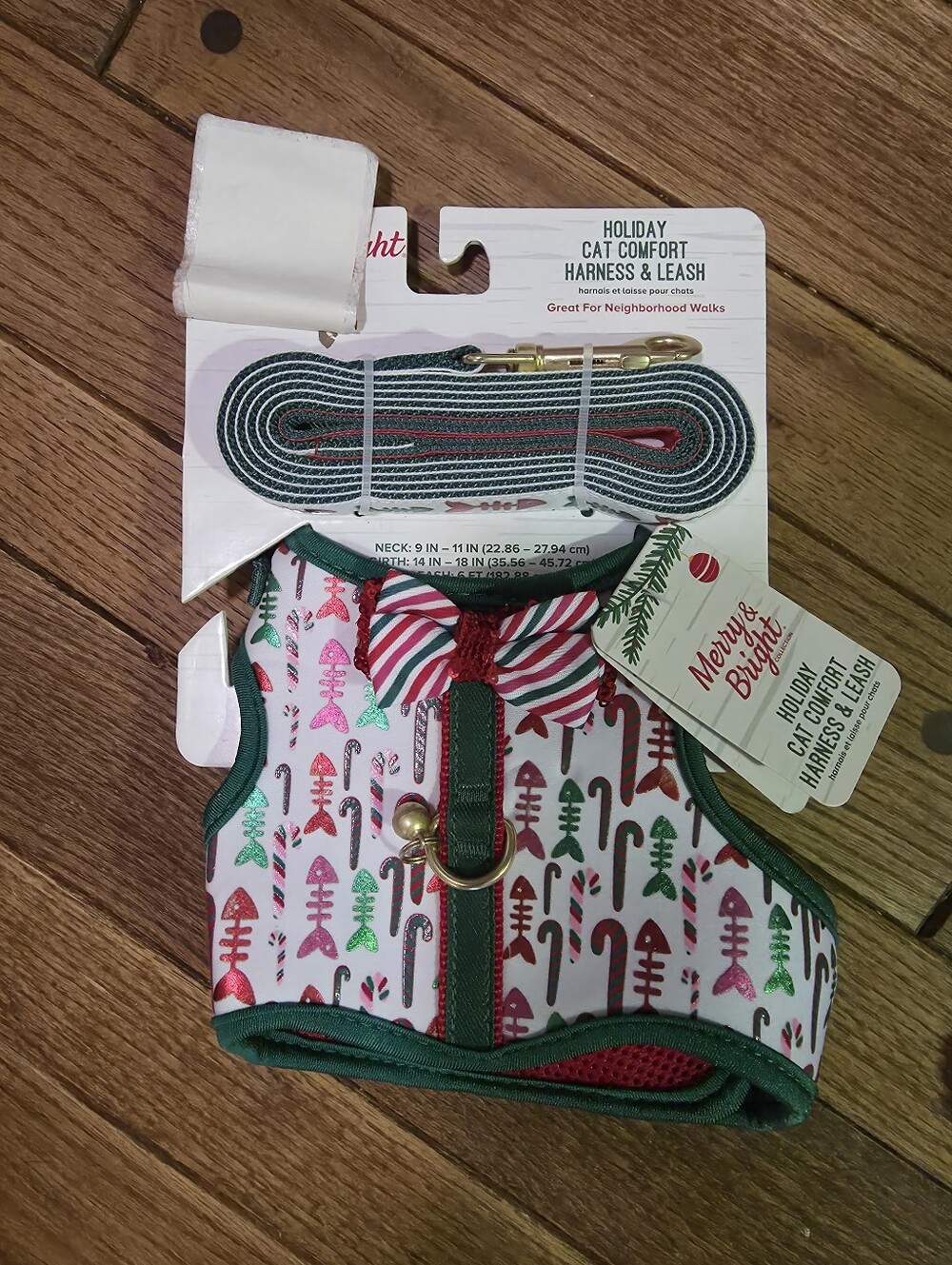 Merry & Bright Holiday Cat Harness & Leash Set - Green Trim